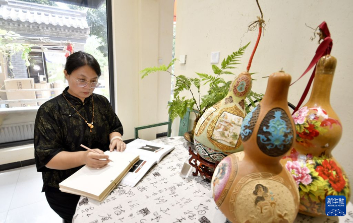 车美莹：刀笔巧生花 福禄承古今